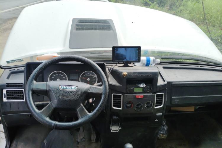 Used Iveco Daily 2017 2.5T A35 Passenger Van 5-7 Seats Model 47Z5
