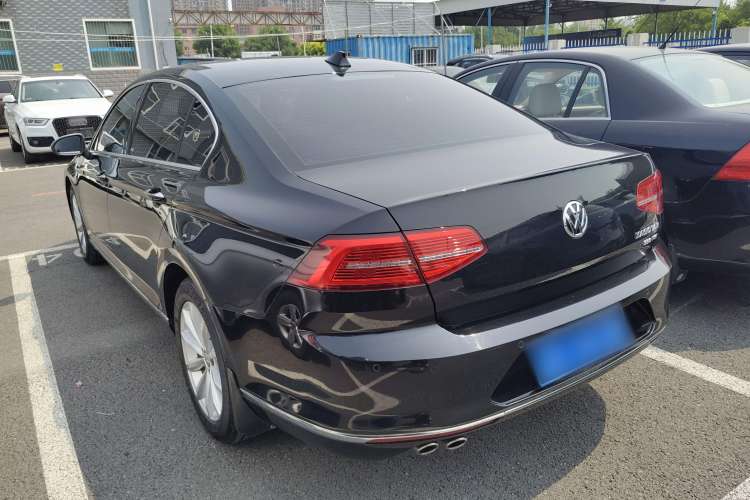 Used Volkswagen Magotan 2017 330TSI DSG Leading Model
