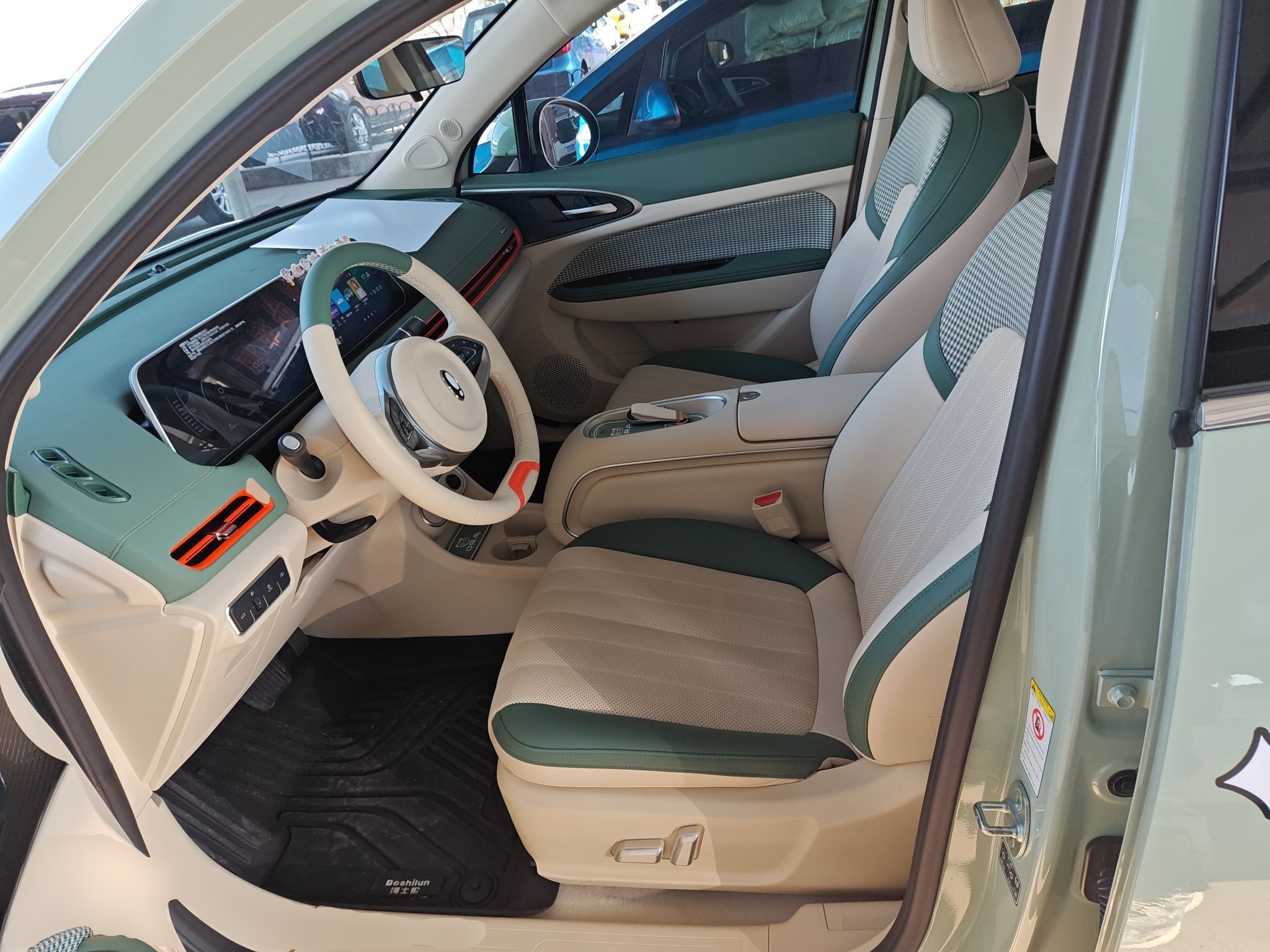 Переднее сиденье в автомобиле