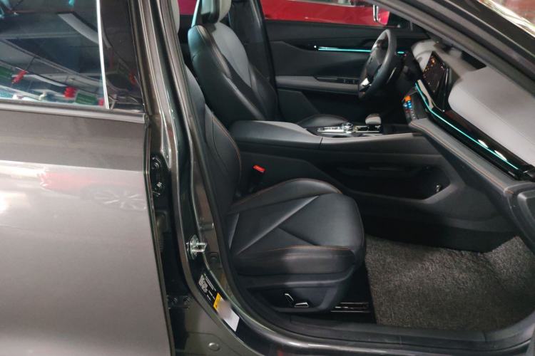 Used Changan UNI-V 2022 1.5T Prestige Version