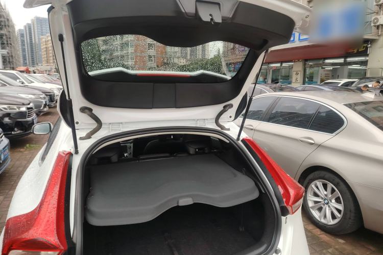 Used Volvo V40 2017 T3 Zhiya Edition
