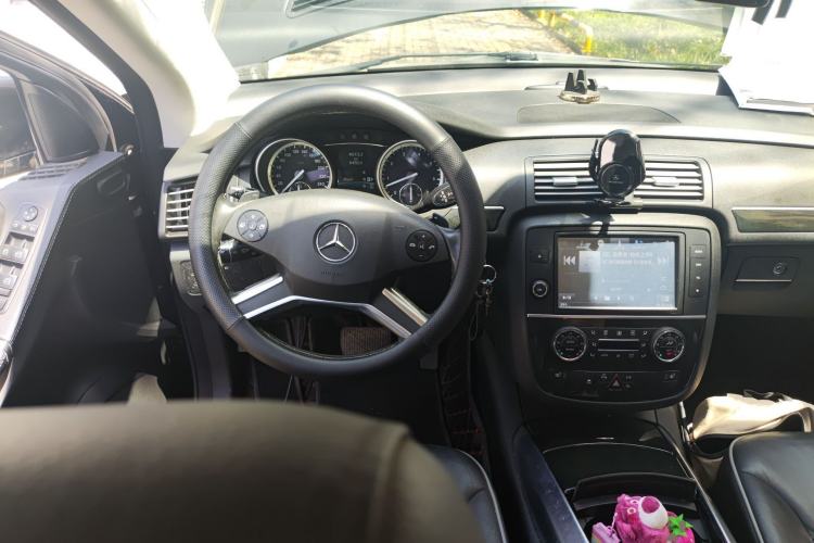 Used Mercedes-Benz R-Class 2015 R 320 4MATIC Luxury Model Steering Wheel