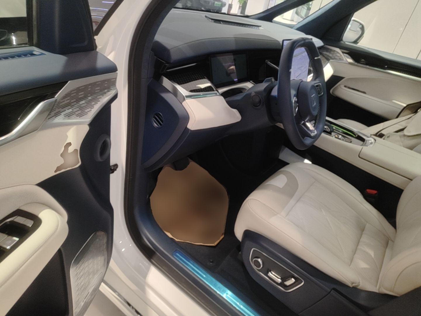 Zeekr 009 2024 Six-Seat Executive Version 4WD 108 kWh — снимка 18
