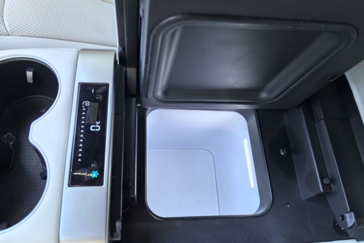 Used Denza Z9 2024 1100 km Four-Wheel Drive Max Version Interior 2