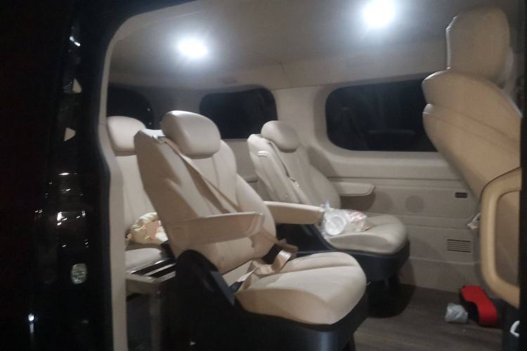 Used Iveco Fidato 2023 C30 Passenger Van 2.0T 110kW Automatic Xingtu Version Low Roof