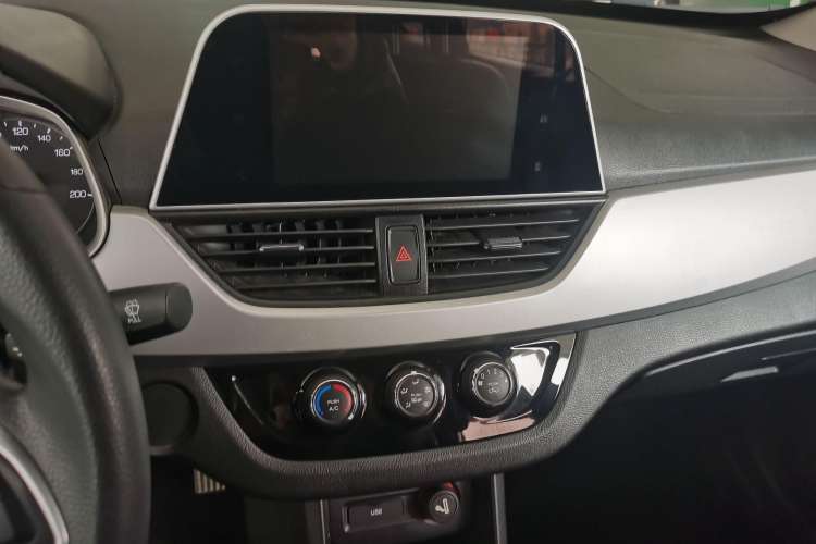 Used Baojun 310W 2018 1.5L Automatic Fashion Edition China VI
