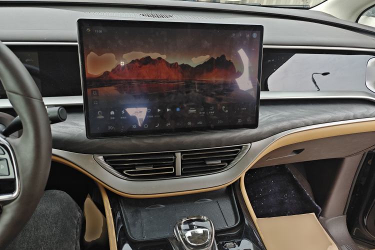 Used Denza D9 2024 DM-i 980 Four-Wheel Drive Prestige Model Center Console