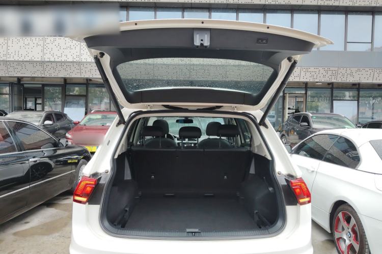 Used Volkswagen Tiguan L 2019 330TSI Automatic Two-Wheel Drive Smart Luxury Version China V Emission Standard