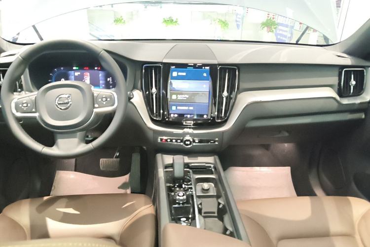 Used Volvo XC60 2023 B5 4x4 Smart Luxury Edition
