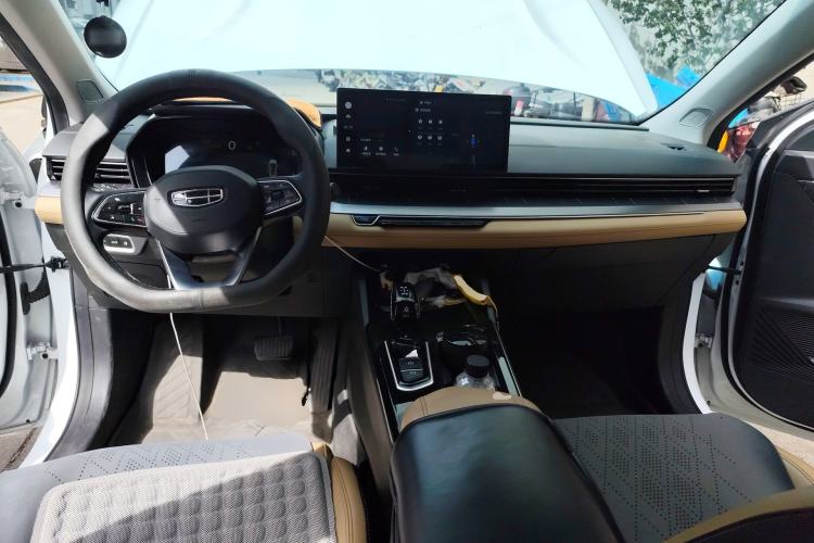 Used Geely Auto Emgrand L HiP 2024 Champion Edition 1.5TD-DHT Pro 100KM Excellence Model
