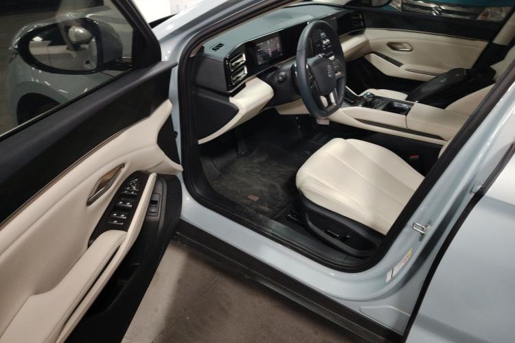 Used BYD Qin L 2025 DM-i Smart Drive 120KM Superior Model Driver Seat