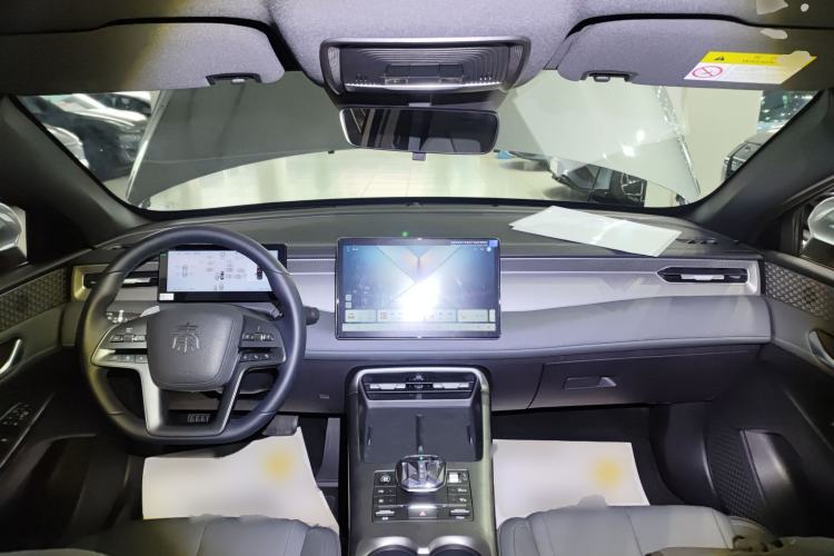 Used BYD Qin PLUS 2025 EV Smart Drive Edition 510KM Leading Model Center Console