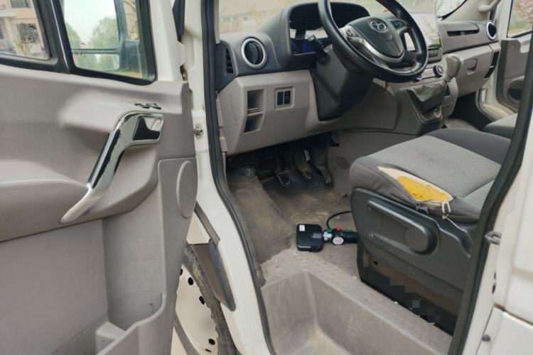 Used JAC Group Sunray 2017 2.0T Short-Wheelbase Mid-Roof Xingkuaiyun Multi-Purpose Commercial Vehicle Driver Seat