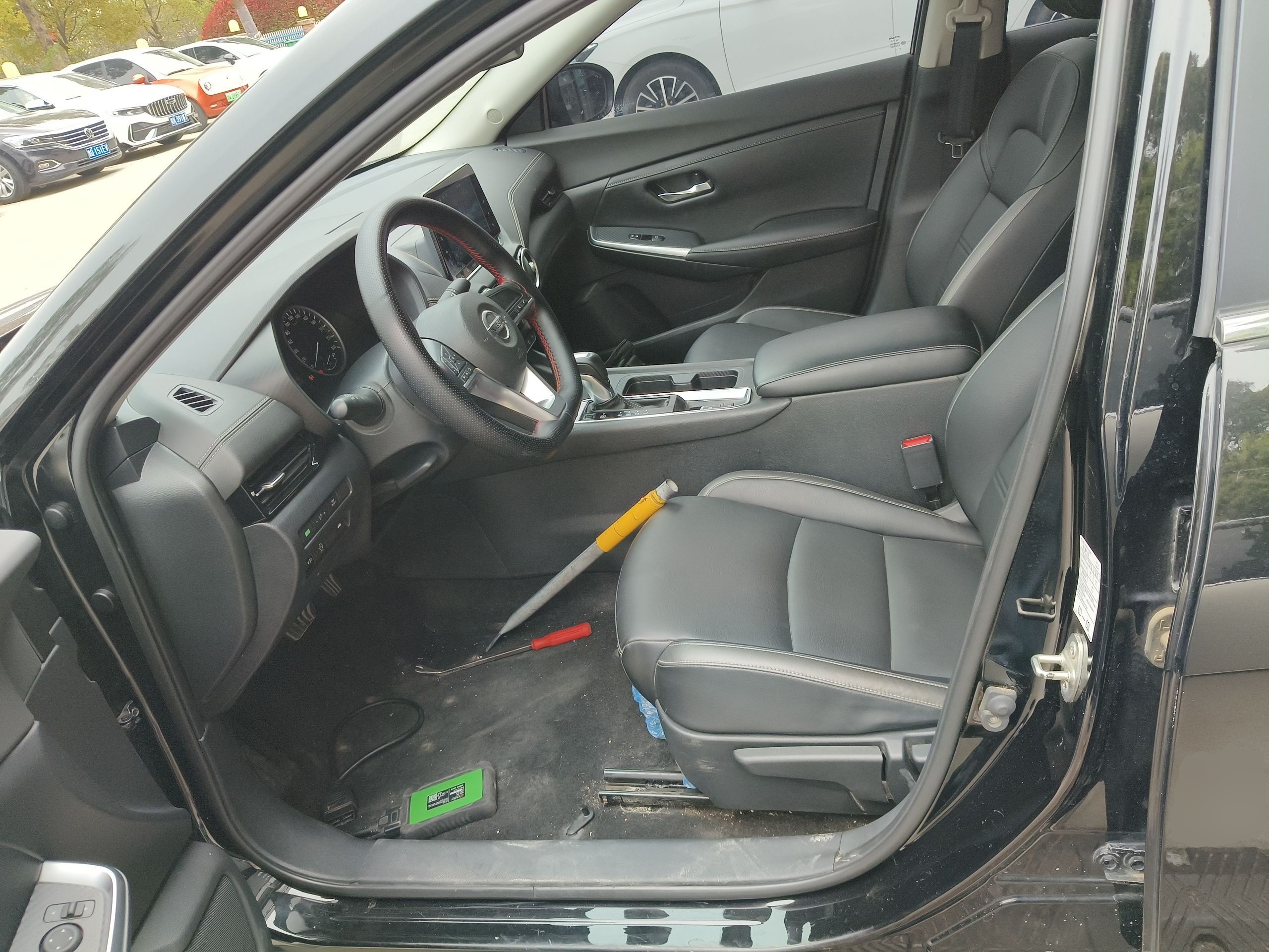 المقاعد الأمامية داخل السيارة