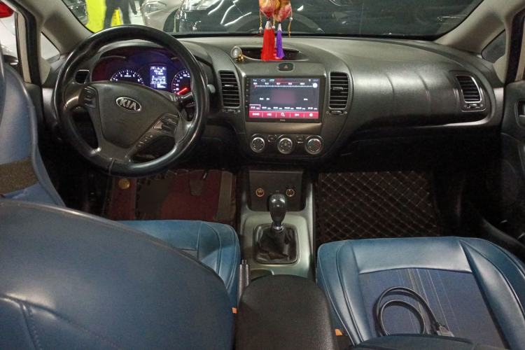 Used Kia K3 2015 1.6L Manual GL Center Console