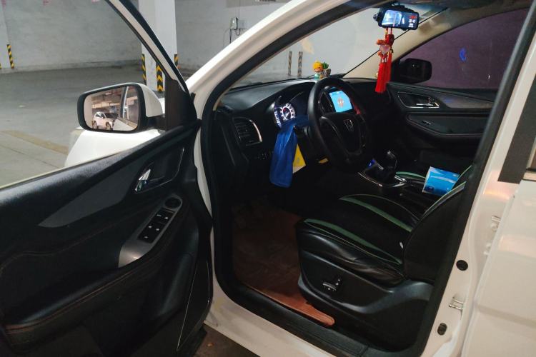 Used Baojun 560 2015 1.8L manual luxury version
