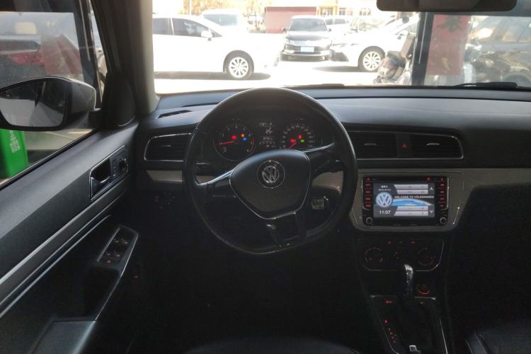 Used Volkswagen Lavida 2015 1.6L Automatic Comfort Edition Steering Wheel