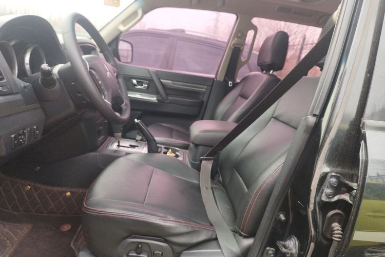 Used Mitsubishi Pajero 2015 3.0L Automatic Luxury Version China IV Standard
