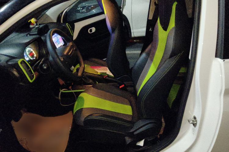 Used Roewe Clever 2021 302 km New Four-Seater Super-Efficient Version Left Rear Seat