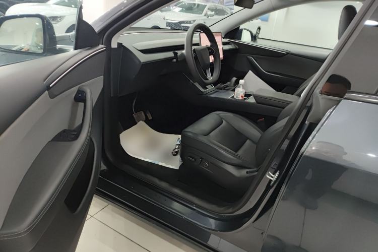 Used Tesla Model Y 2025 Rear-Wheel-Drive Version Driver Seat