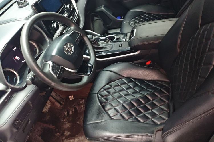 Used Toyota Highlander 2022 Dual-Engine 2.5L 4x4 Elite Edition 7-Seater Driver Seat