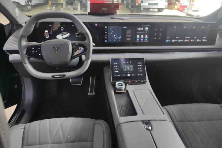 Used VOYAH PASSION 2023 Four-Wheel Drive Standard Edition Center Console