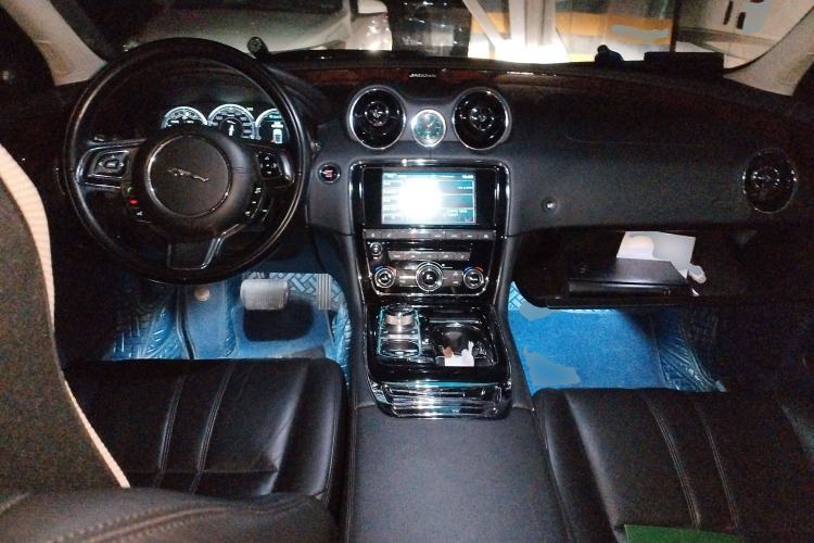 Used Jaguar XJ 2014 XJL 3.0 SC Four-Wheel Drive Panoramic Business Edition
