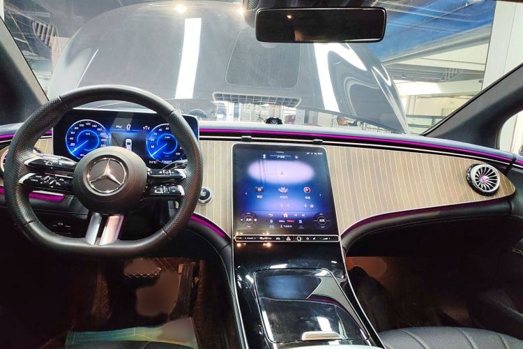 Used Mercedes-Benz EQE 2022 350 Pioneer Edition Interior 2