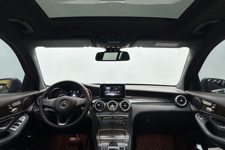 Used Mercedes-Benz GLC 2018 GLC 260 4MATIC Dynamic Edition Interior 2