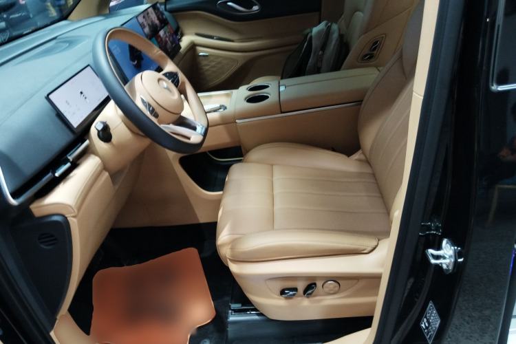 Used VOYAH Dream 2025 PHEV Four-Wheel Drive Excellence Kunpeng Edition