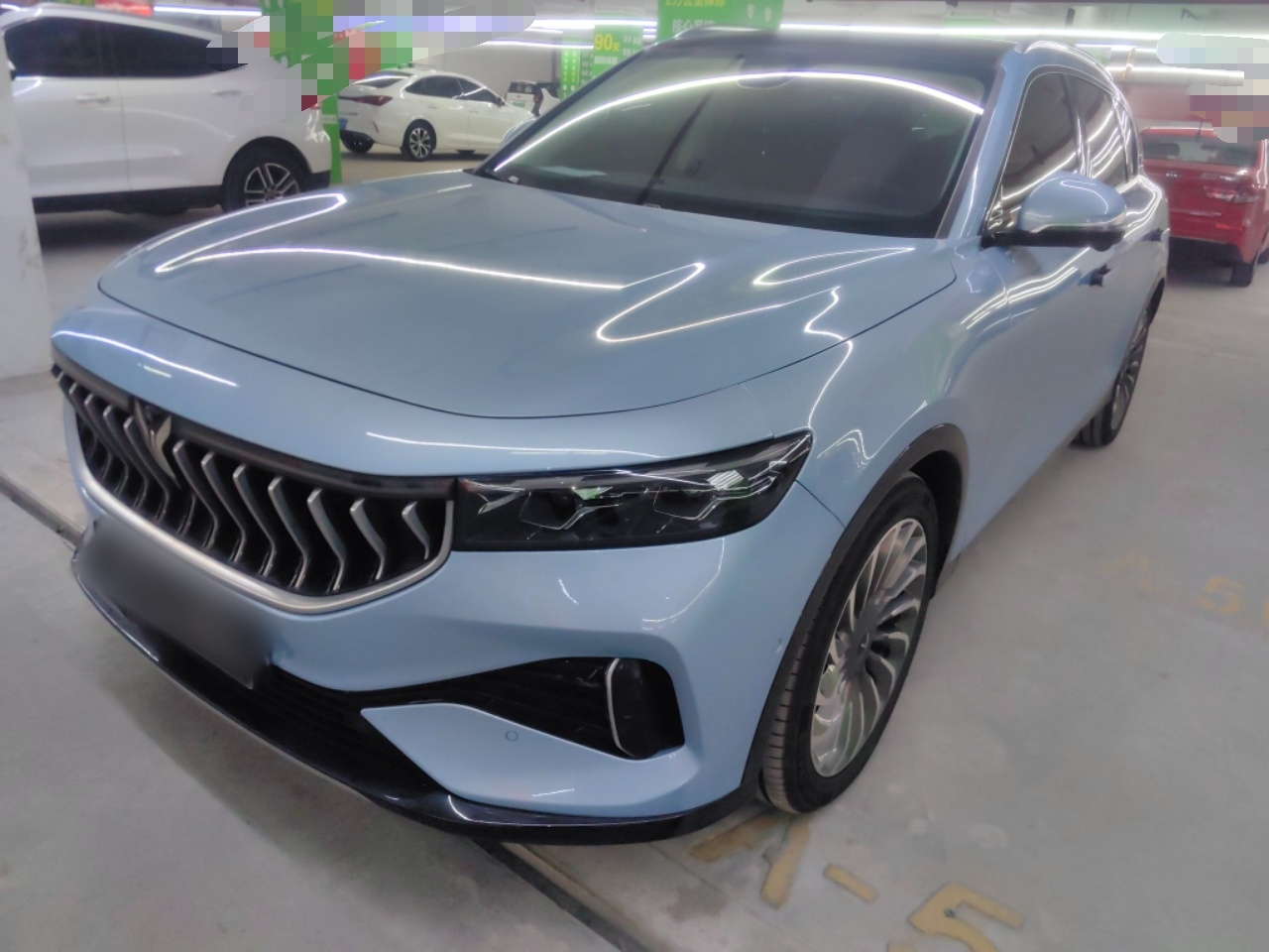 Под передней частью автомобиля