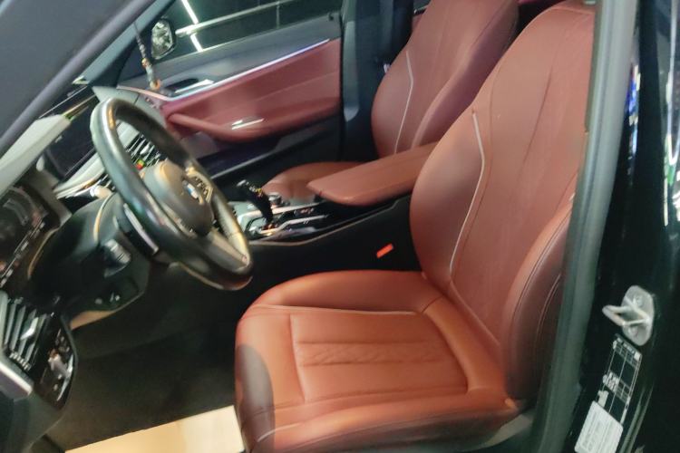 Used BMW 5 Series 2022 Restyled 530Li Leading Edition M Sport Package Left Front Seat