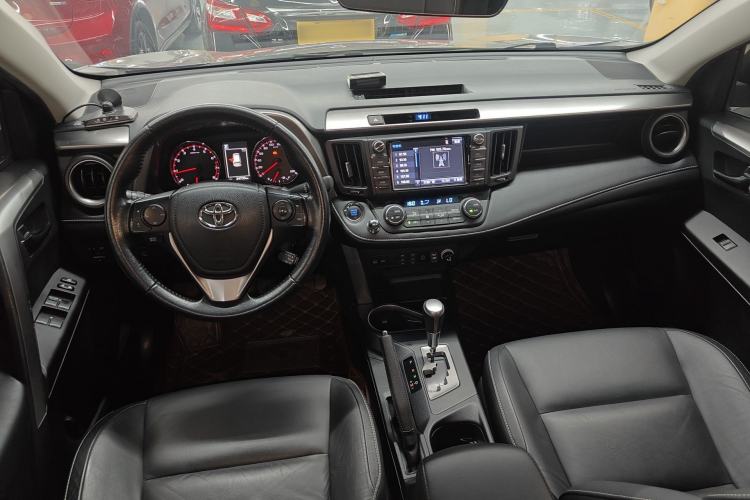 Used Toyota RAV4 2016 2.0L CVT Two-Wheel Drive Smart Edition China V Standard Center Console
