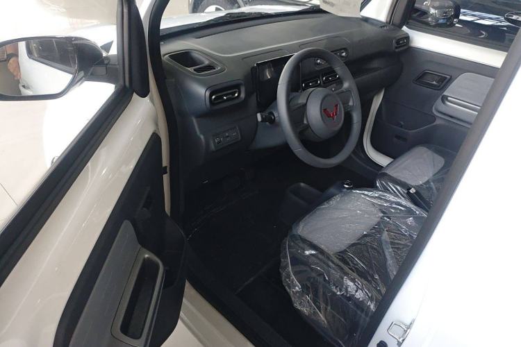 Used Wuling Zhiguang New Energy 2025 Model 305km Ambitious Edition