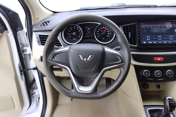 Used Wuling 730 2020 Commercial Vehicle 1.5L Manual Value Edition 7 Seats
