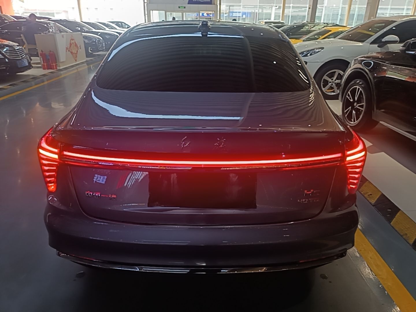 Hongqi H5 2023 2.0T Automatic Smart Connect Flagship Edition - Chinese Trim Ling — снимка 5