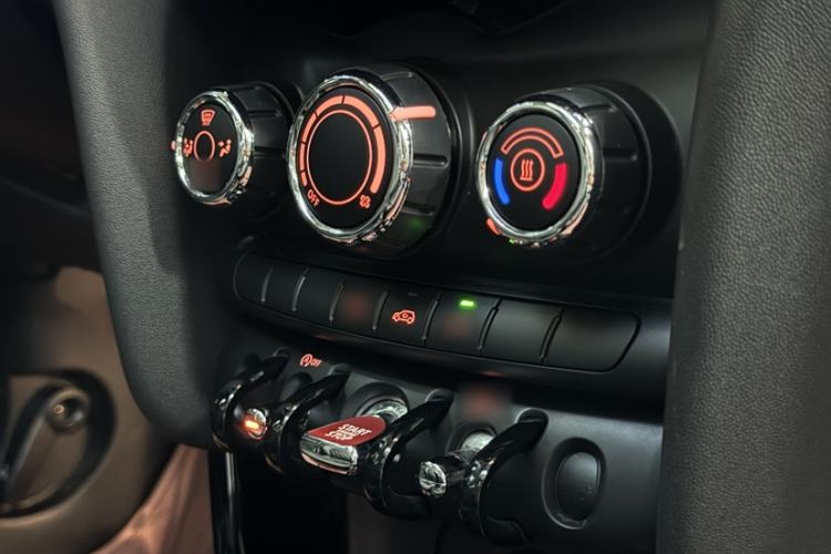 Used MINI 2018 1.5T ONE PLUS Five-Door Edition Interior 7