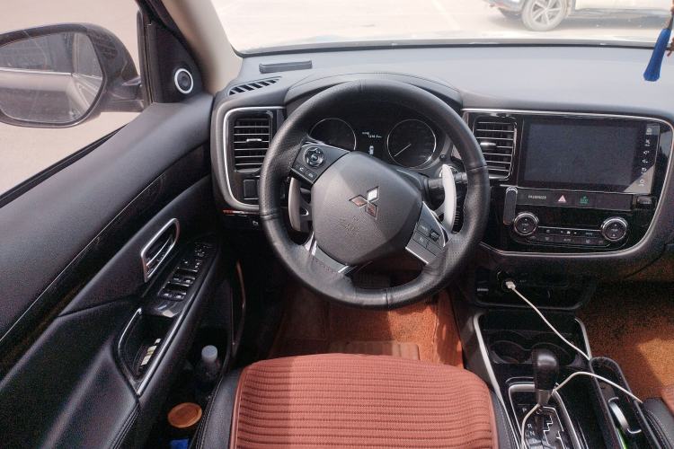 Used Mitsubishi Outlander 2018 2.4L 4x4 Elite Edition 5 Seats Steering Wheel