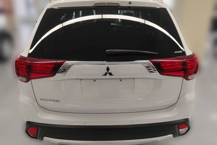 Used Mitsubishi Outlander 2016 2.4L 4x4 Elite Edition 7-Seater Rear