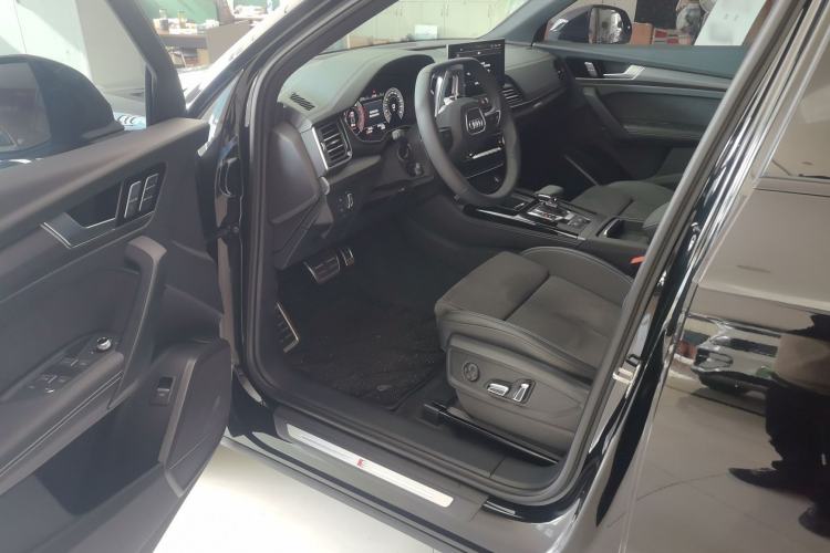 Used Audi Q5L Sportback 2025 quattro 45th Anniversary Edition 40 TFSI Luxury Model
