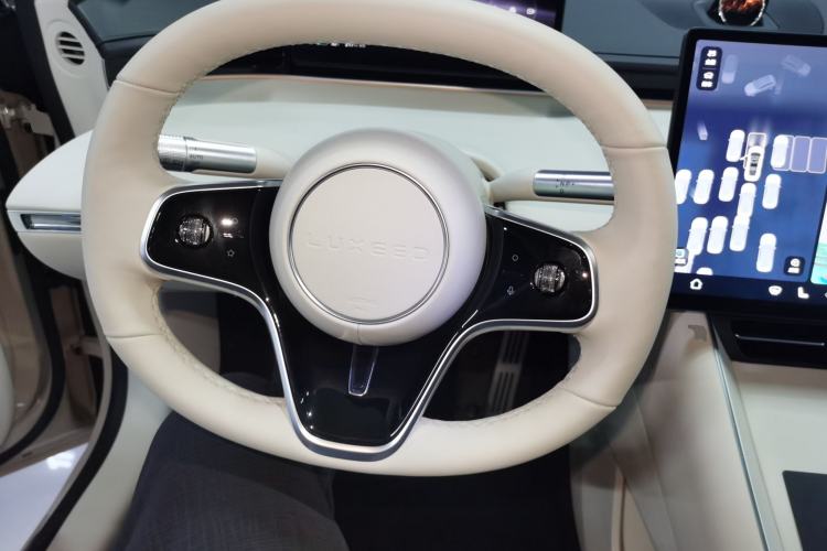 Used Hima Luxeed S7 2025 855 km Max