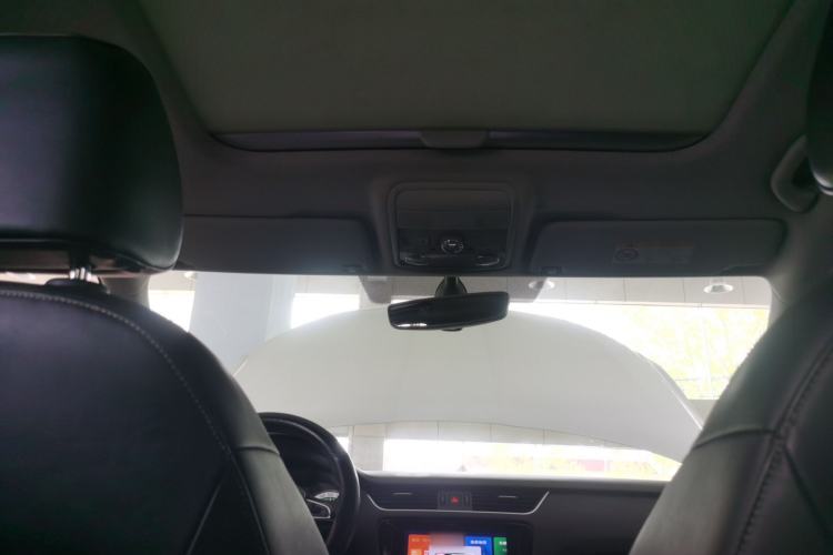 Used Skoda Octavia 2019 1.5L Automatic Smart Drive Luxury Edition China VI Standard Headliner