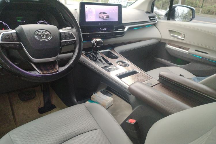 Used Toyota SIENNA 2024 2.5L Hybrid Four-Wheel Drive Luxury Edition Center Console