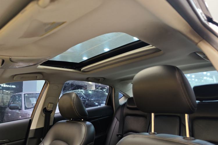 Used GAC Trumpchi GA6 2015 1.8T DCT Luxury Navigation Model Interior 4