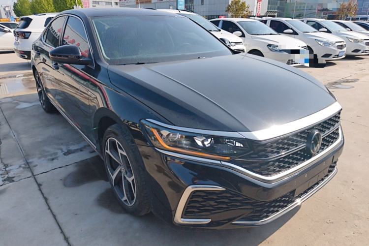 Used Volkswagen Passat 2025 Outstanding Model 380TSI Starry Dragon Edition Front Right 45 Deg