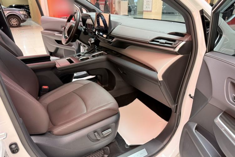 Used Toyota Granvia 2023 2.5L Hybrid Flagship VIP Edition
