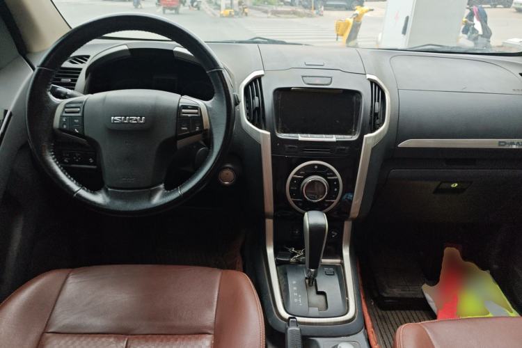 Used Isuzu D-MAX 2018 3.0T Four-Wheel Drive Automatic Ultra-Luxury Version 4JJ1-TC HI