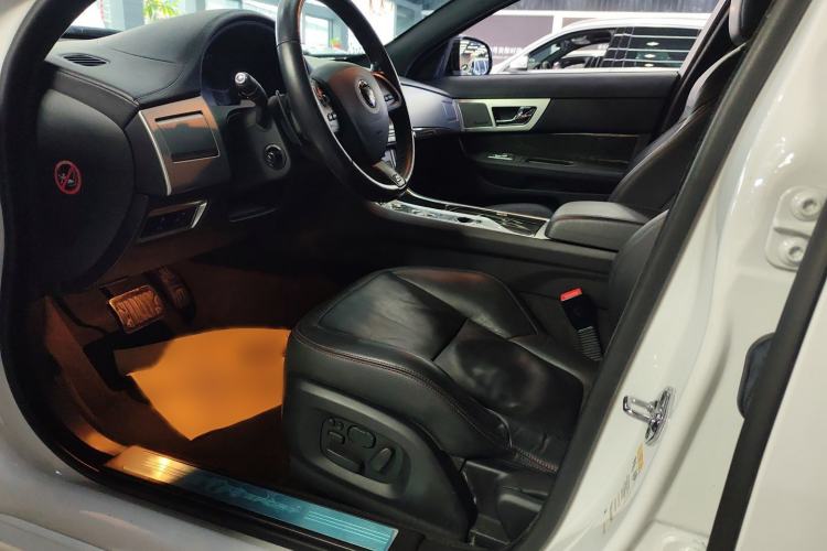 Used Jaguar XF 2015 XF 3.0 SC R-Sport Luxury Edition Interior 1