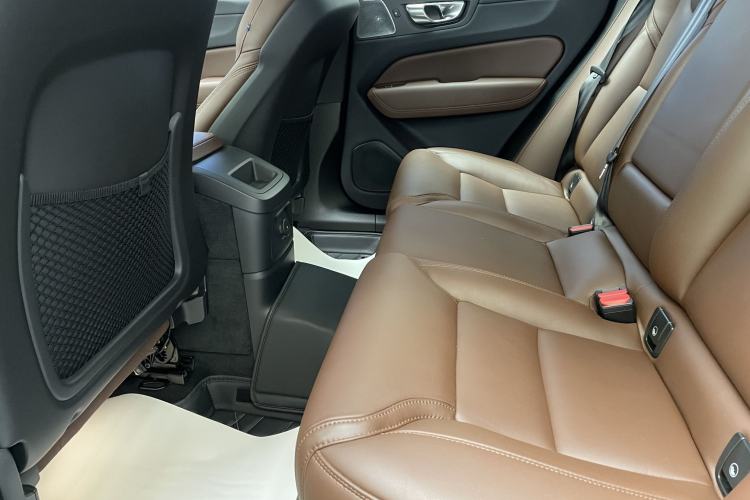 Used Volvo XC60 New Energy 2025 Plug-in Hybrid Long-Range All-Wheel Drive Smart Luxury Edition
