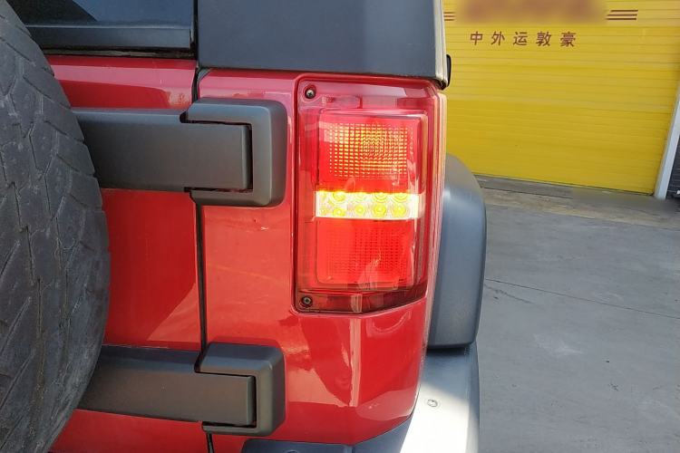 Used BAIC Off-Road BJ40 2016 40L 2.0T Manual All-Wheel Drive Prestige Edition Right Rear Taillight